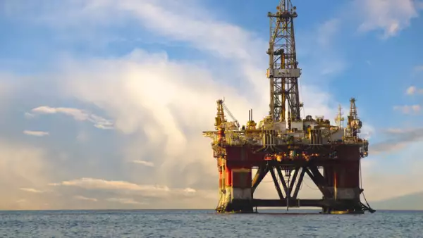 Drilling platform during the coming storm