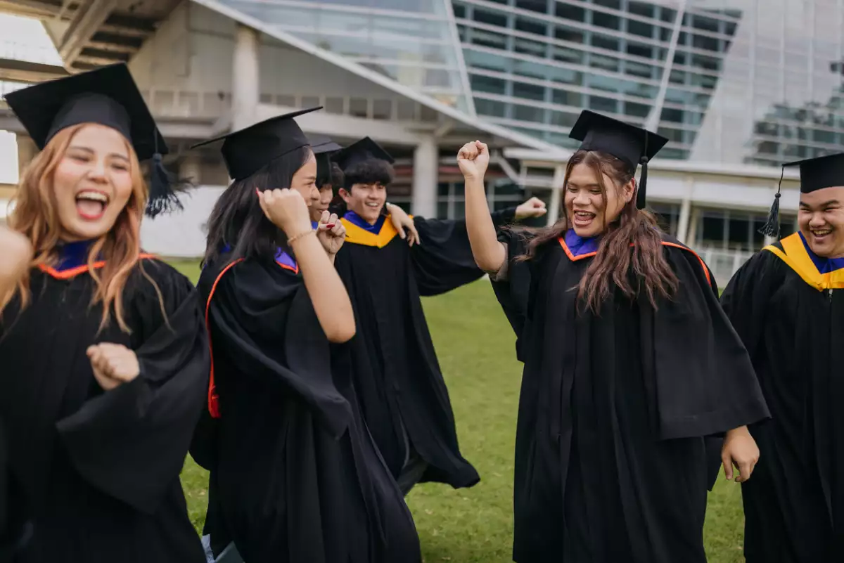 ¿Cuánto cuesta graduarse en México? Costos promedio por nivel educativo