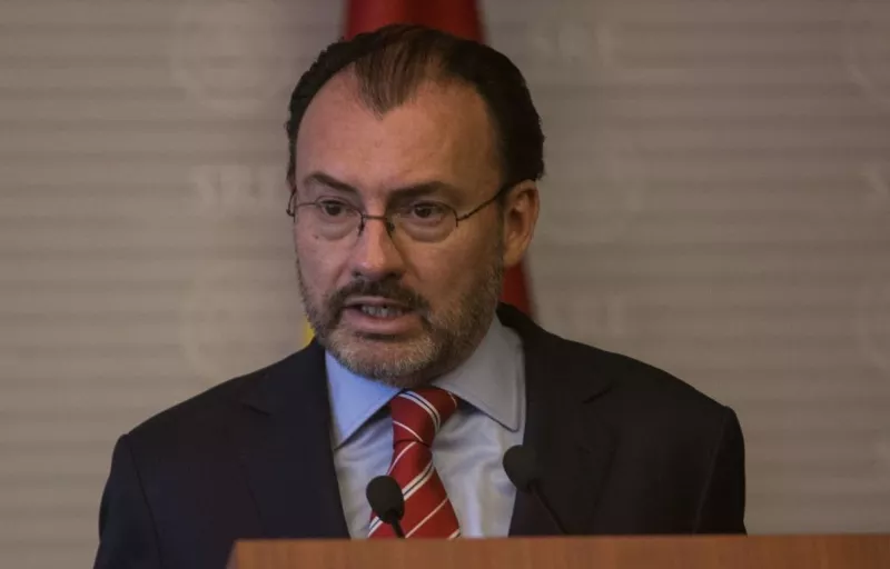 CIUDAD DE MÉXICO, 08DICIEMBRE2017.- Luis Videgaray, secretario de Relaciones Exteriores, recibió el día de hoy la visita especial de Fernando Huanacuni, ministro de Relaciones Exteriores de Bolivia.
FOTO: TERCERO DÍAZ /CUARTOSCURO.COM