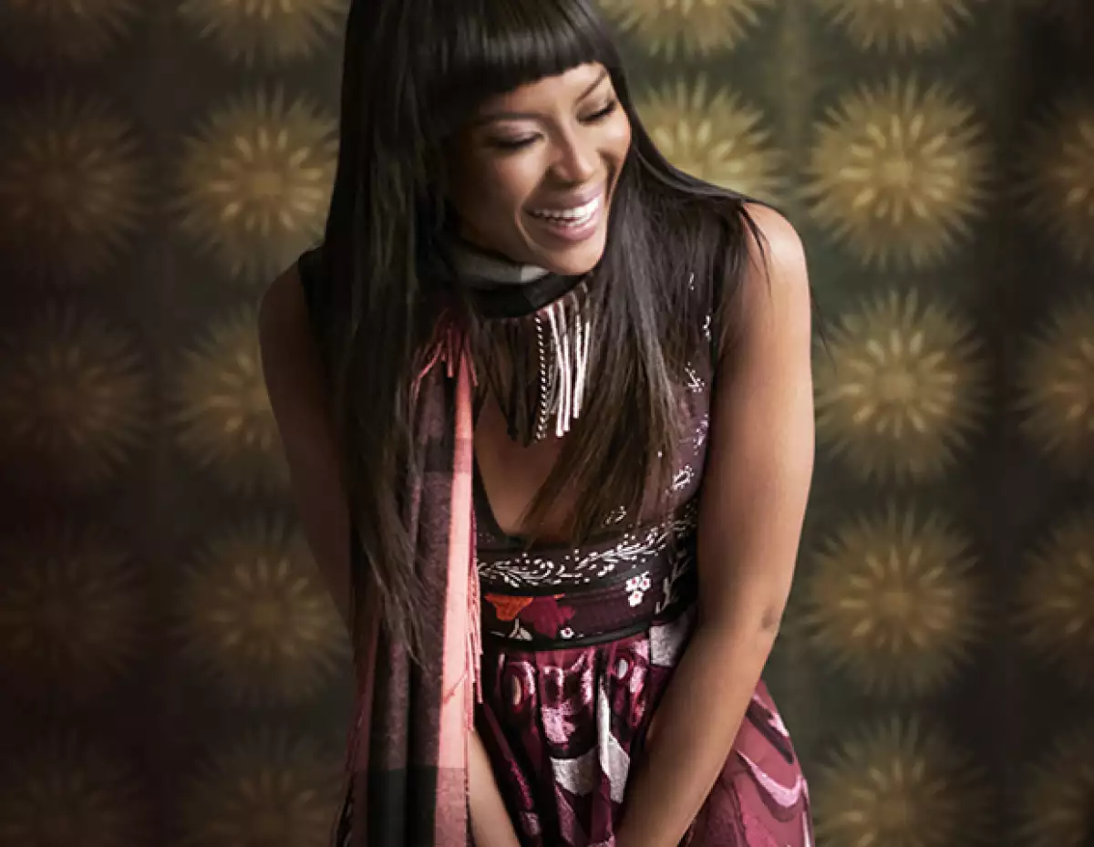 Es la tercera campaña para Burberry con la top model. La primera vez que participó fue en 2001.