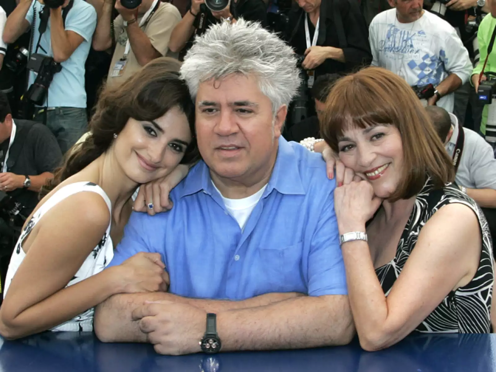 Desde los años 80 el cineasta se ha sabido rodear de mujeres guapas y sofisticadas para la realización de sus películas, para muchas ser una chica Almodóvar es pertenecer a lo mejor del cine español.