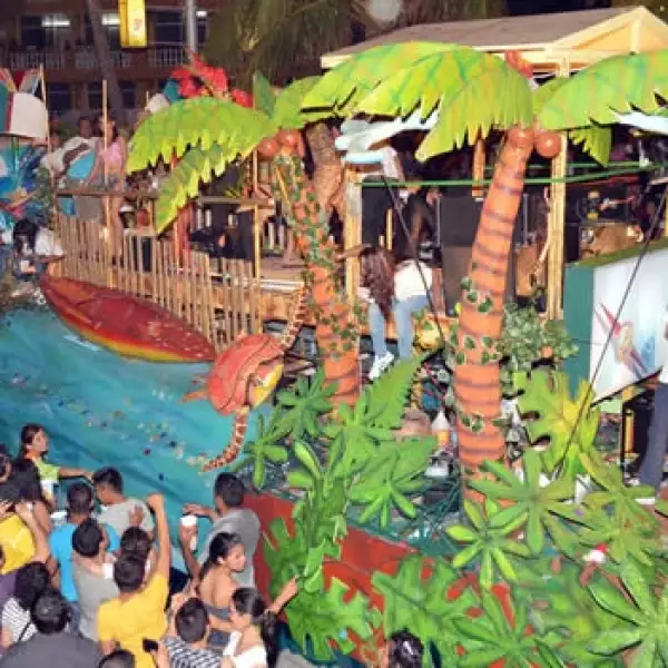 carro alegorico desfile