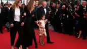 La mexicana hizo su aparición en el festival este sábado para presentar su trabajo como productora de una película animada. Su esposo y su hija la acompañaron a la glamurosa premiere.