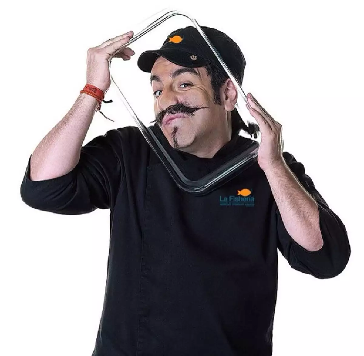 Aquiles sí sabe como transformar la cocina en el lugar más divertido.