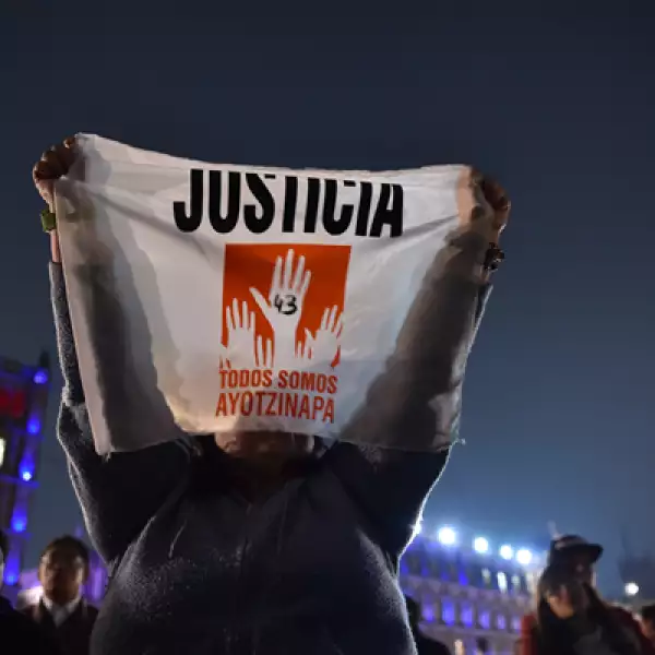 Las autoridades, en un primer corte, informaron de más de 20,000 personas que participan en la marcha, aunque se cree que serán miles más.