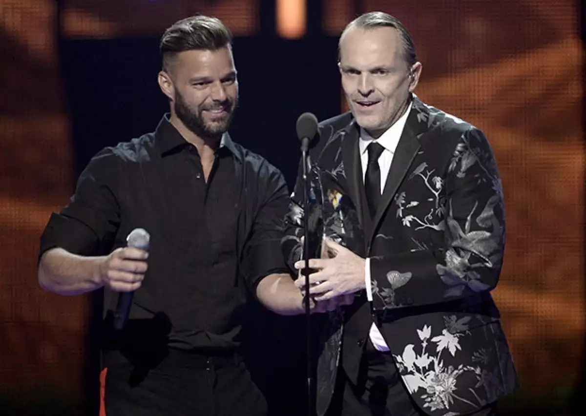 Ricky Martin y el también homenajeado de la noche, Miguel Bosé.