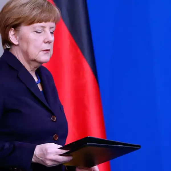 Angela Merkel anunció que viajará a los Alpes para estar al pendiente de la situación. 