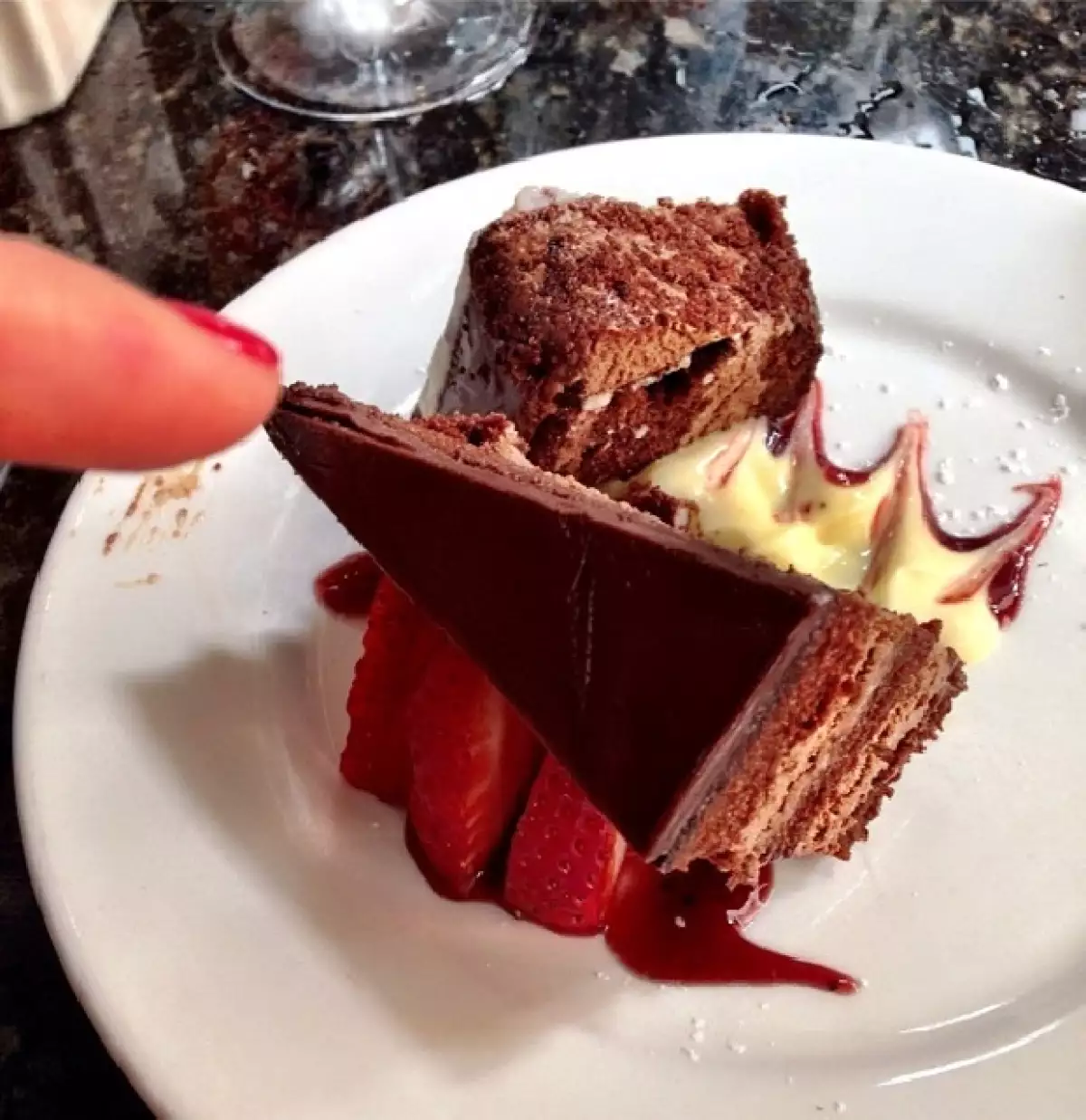 Al final Thalía confirmó que el antojo que le despertó la visita a la galería de arte no era ninguna broma.