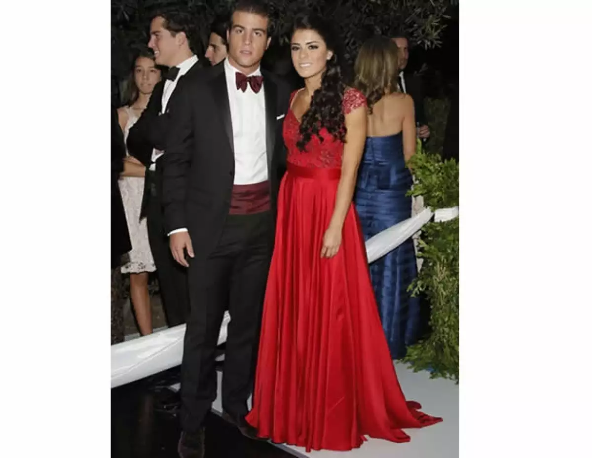 La hija mayor del Presidente ha dado mucho de que hablar con los looks que eligió para asistir a las graduaciones de los prestigiosos colegios de la Ciudad de México. Aquí los detalles.