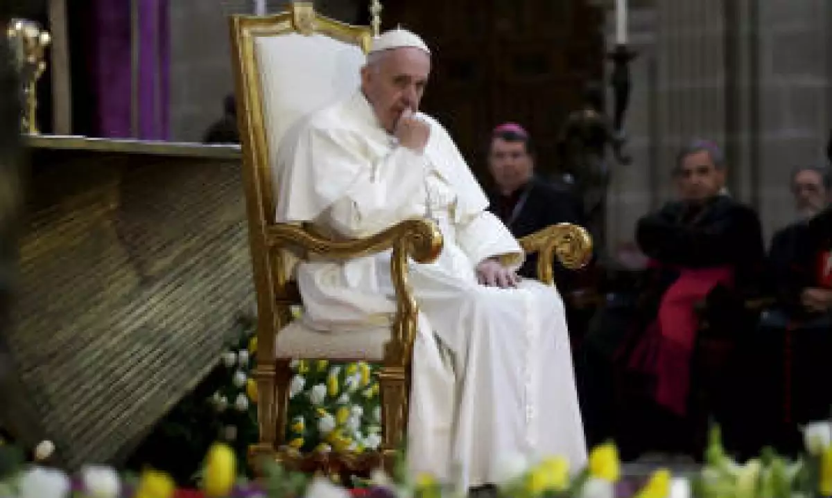 El papa Francisco dio un mensaje a obispos en la catedral metropolitana. (Foto: AFP)