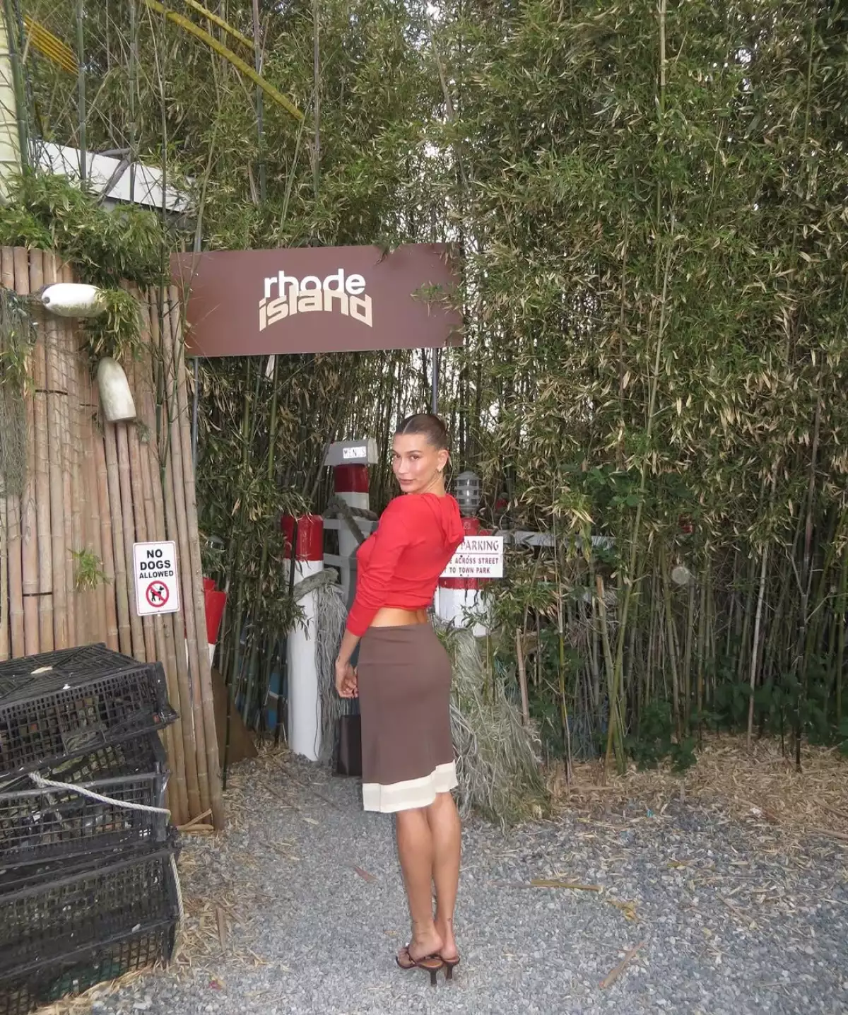 Hailey Bieber flips de tacon.jpg