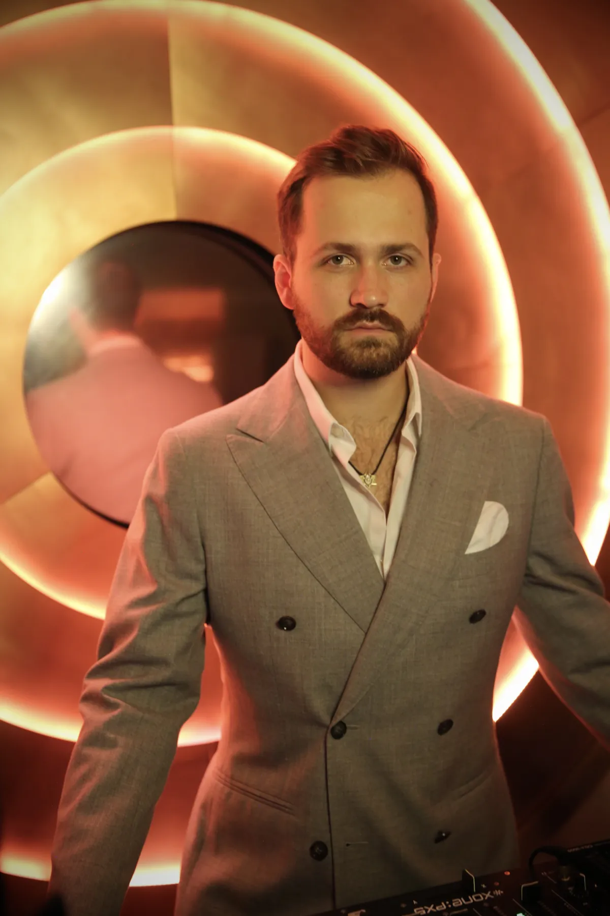 Allan Cesarman sigue con el legado de su familia 
