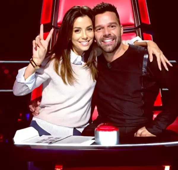 La actriz está de viaje en México y aprovechó su estancia en Televisa para saludar a Ricky.