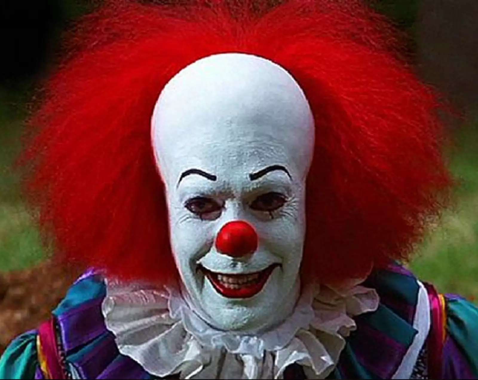 Si a tu edad te siguen aterrando los payasos, podemos entenderlo, es porque conociste a Eso. La gran actuación de Tim Curry dio vida a un payaso diabólico capaz de asesinar y comer niños. La histor...