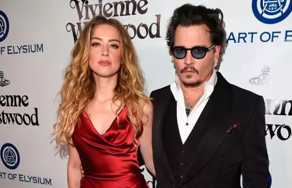 Se reveló un nuevo video donde Johnny aparece descontrolado y golpeando los muebles de la cocina.