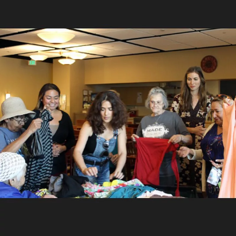 Como parte de su ocupada agenda, la esposa de François-Henri Pinault viajó hasta Los Ángeles para visitar a las mujeres que participan en el Downtown Women's Center.