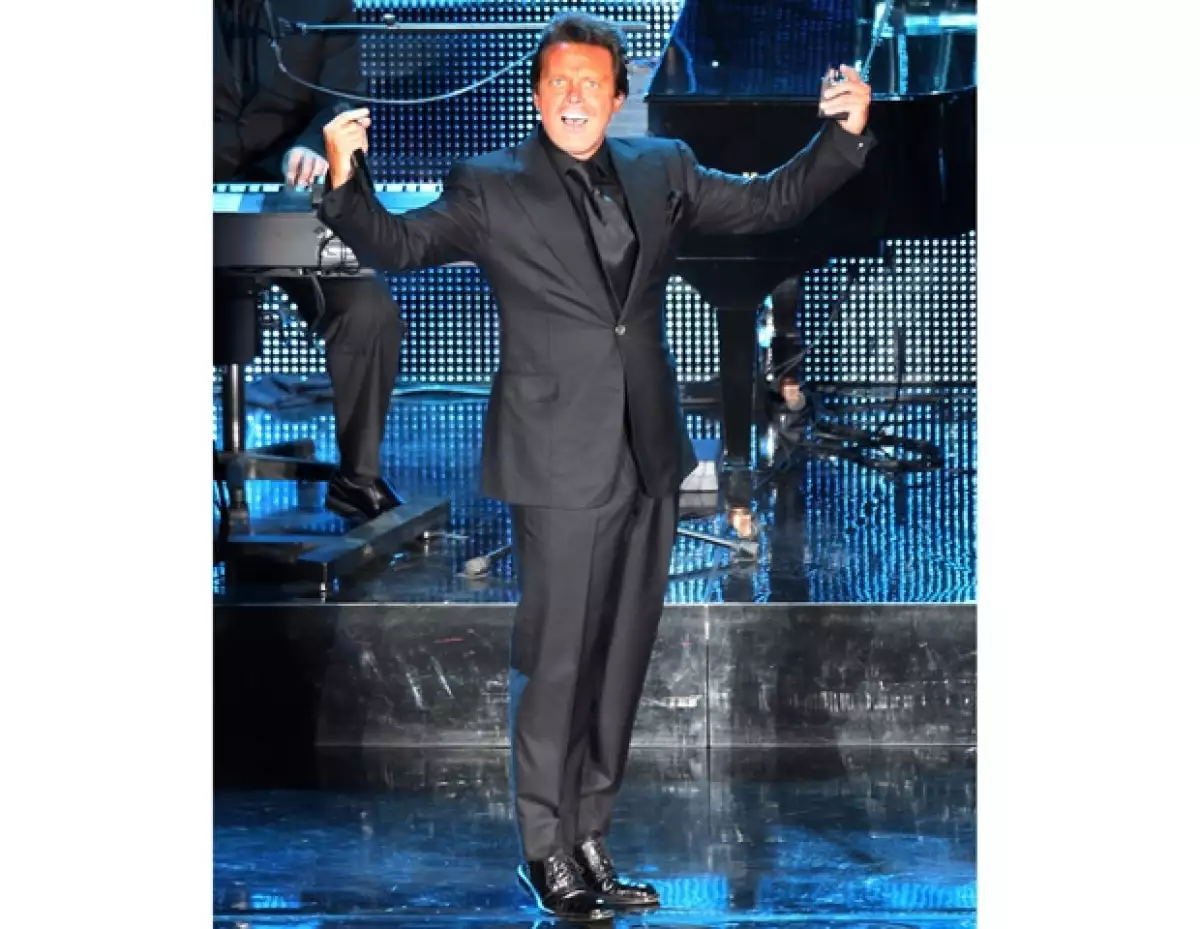 La llegada del cantante mexicano a Viña del Mar, Chile, causó furor entre sus seguidores, quienes se arremolinaron y tuvieron enfrentamientos con la policia de aquel país.