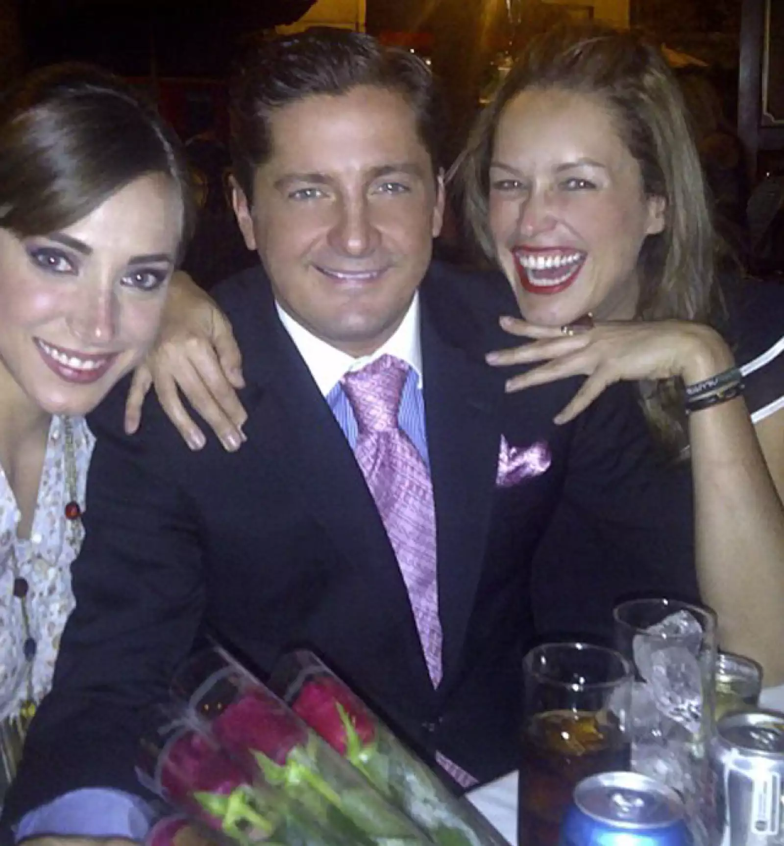 El primer 14 de febrero que pasaron juntos, el empresario le mandó un enorme ramo de rosas, las flores preferidas de la modelo que saltó a la fama en el programa `Big Brother 3R´.
