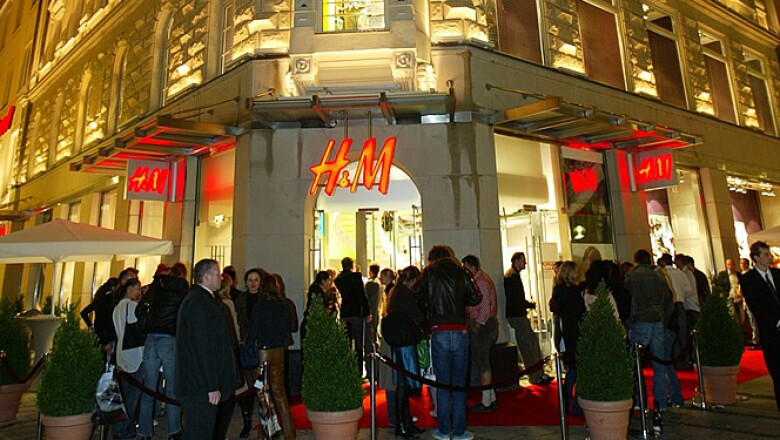 La primera tienda de H&M en Alemania se abrió en 1980; en la actualidad operan 393 establecimientos y representan el mayor mercado de la empresa a nivel mundial.