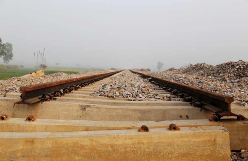vía de tren descompuesta