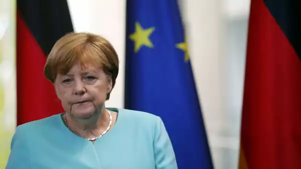 Merkel intentó desacelerar el apuro generalizado por cerrarle la puerta de la UE a los británicos.