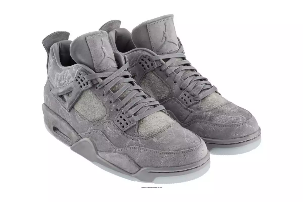 Kaws x Air Jordan 4