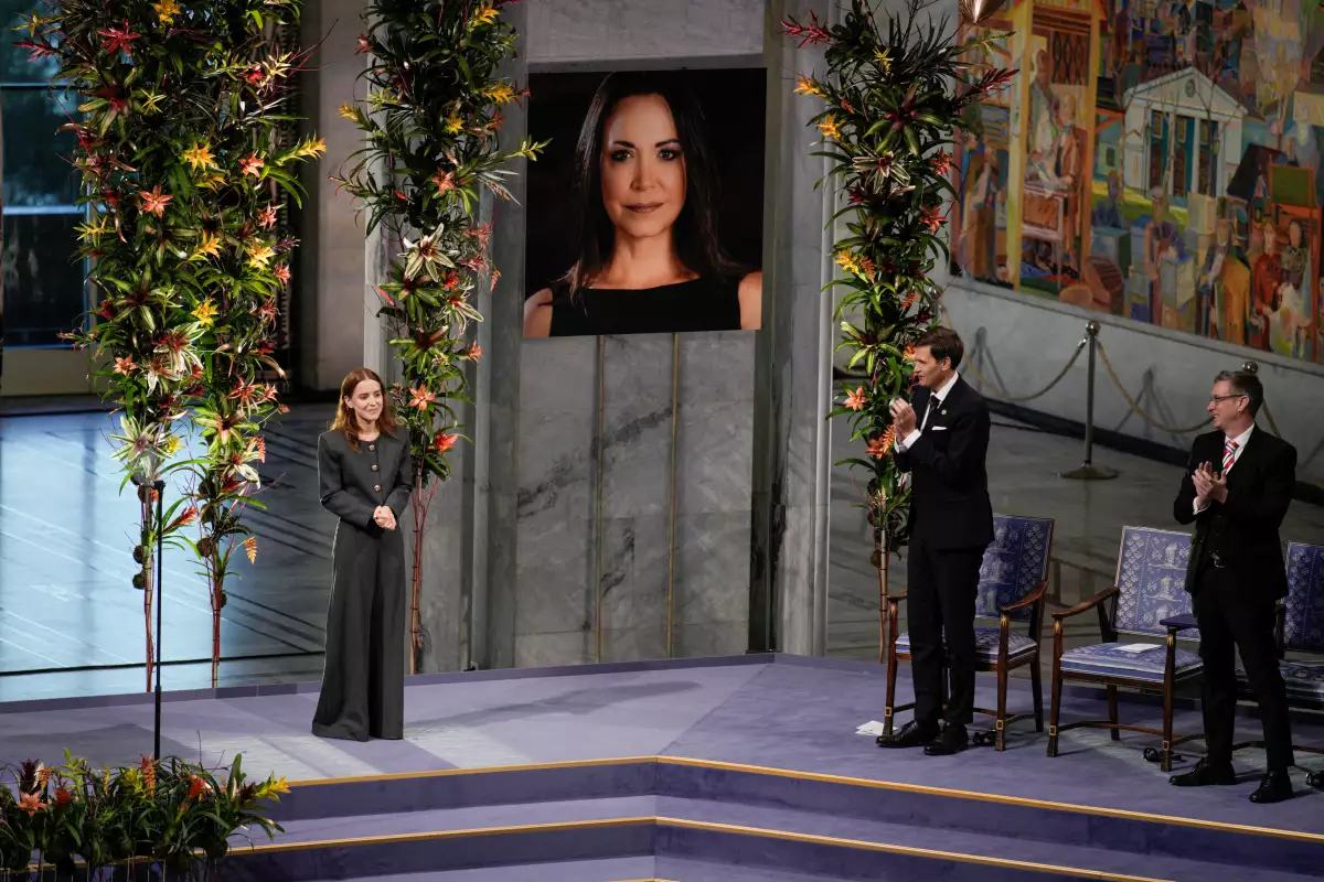 Momento en el que la hija de María Corina Machado recibe en su nombre el Premio Nobel de la Paz
