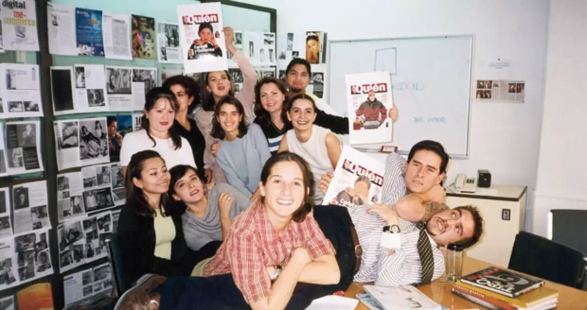 En el año 2000, Javier Martínez Staines, entonces editor de la revista Expansión, se introdujo en el mundo del "periodismo rosa" para armar el equipo. Sus primeras aliadas: Gabriela y Luisa Serna.
