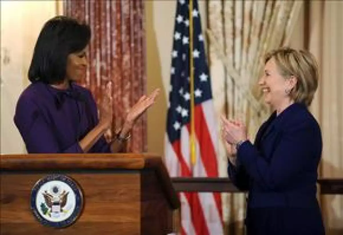 Michelle e Hillary firmaron un decreto que defenderá asuntos referidos a las mujeres y niñas.