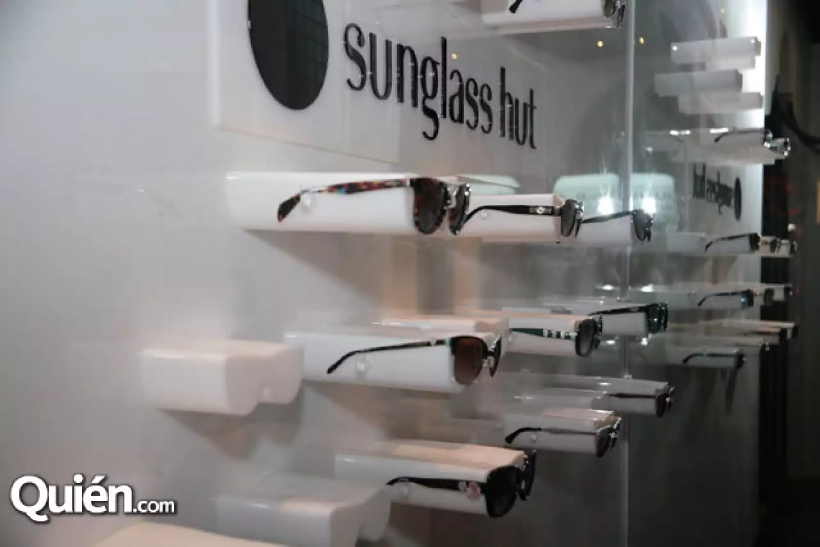 Inauguración de Sunglass Hut