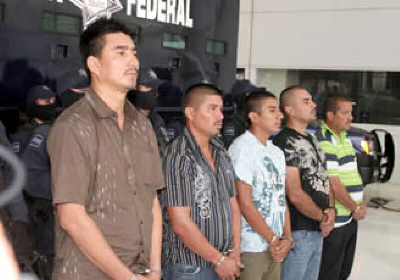 La Policía Federal presentó a Dimas Díaz Ramos (izq.) presunto operador financiero del cártel del Pacífico. (Foto: NTX)