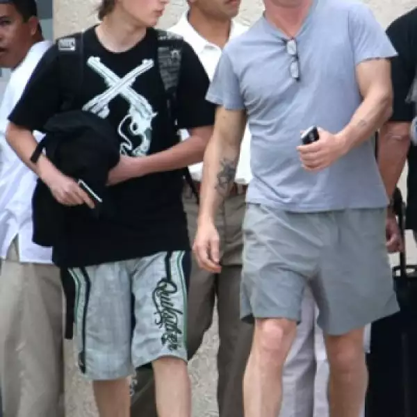 A pocos días de la entrega de los premios Oscar, parece que el actor buscaba un poco de sol, pues lucía un tanto pálido.