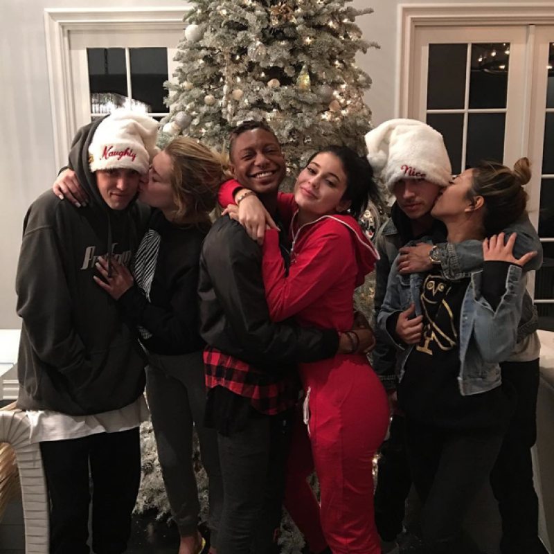 Kylie y sus BFF se divierten y hacen reuniones navideñas.