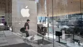 Apple intentó cuidar la cartera de sus clientes, pero ya es insostenible: Tim Cook confirma que subirán precios 