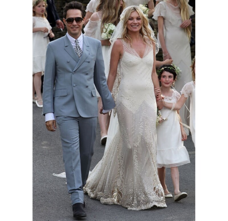 John Galliano diseñó con mucho cariño el vestido de novia de la súper modelo en 2011.