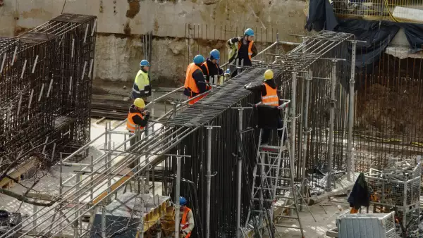 Industria de la construcción en México se recupera en récord, pero el empleo no