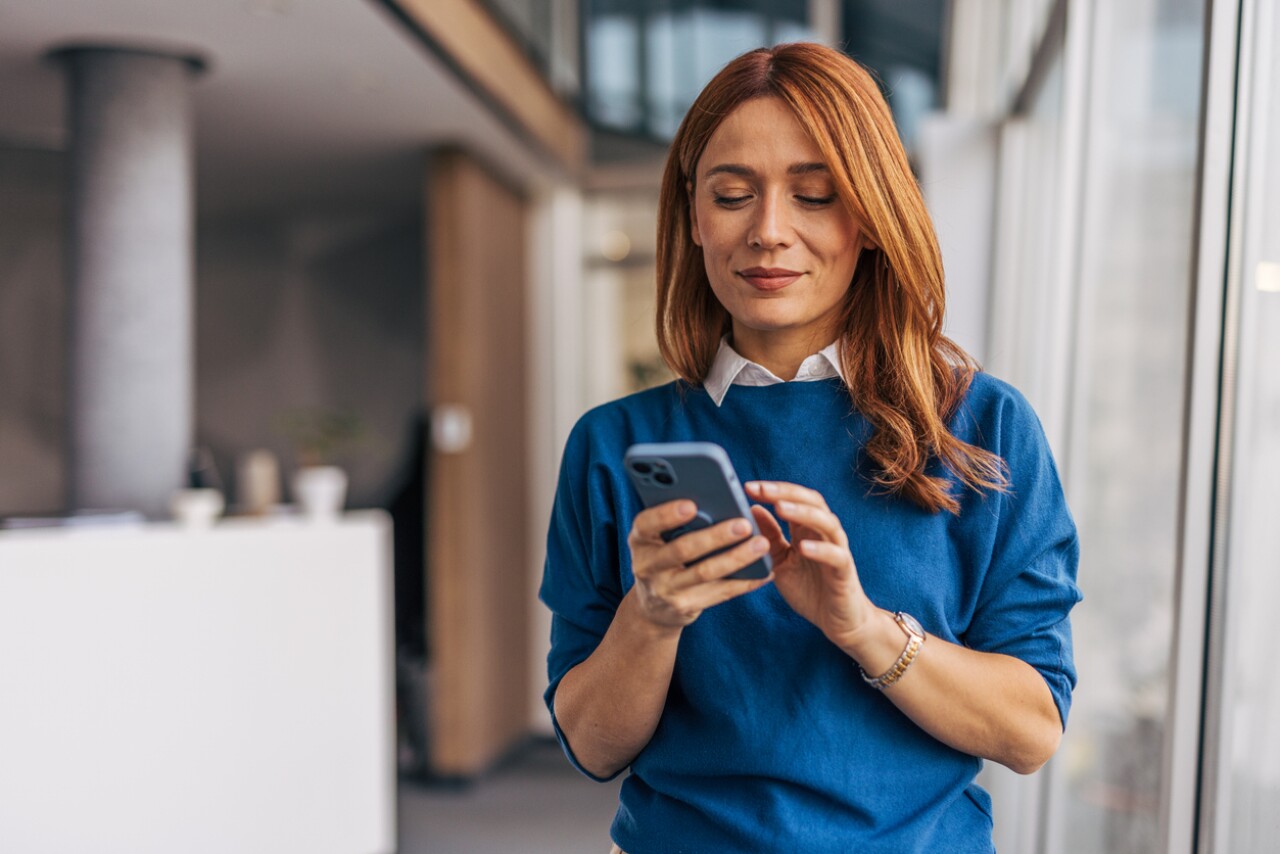 Si usas un celular del trabajo, ¿quién es el responsable de registrar el número y con qué nombre?
