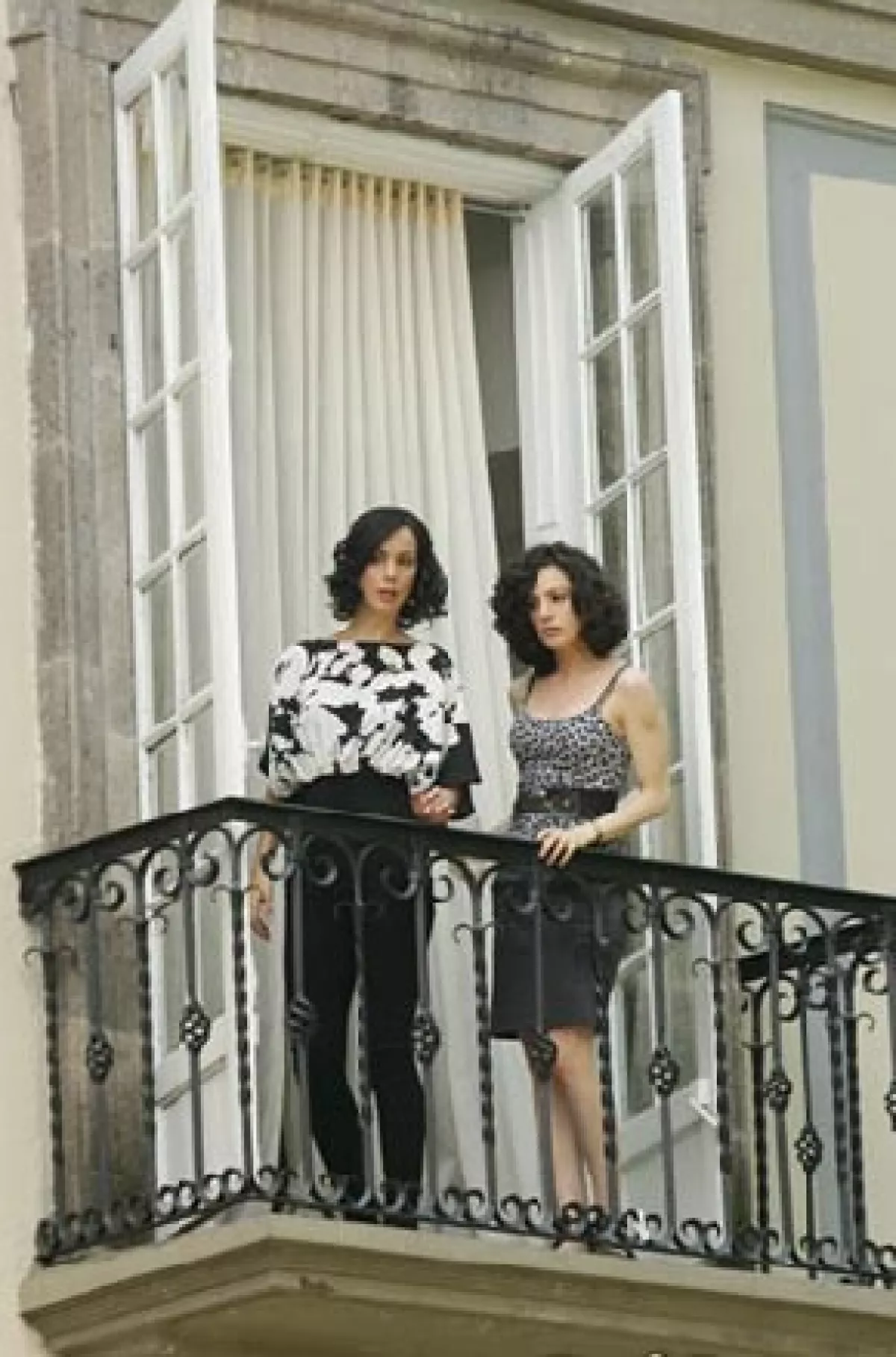Gaby de la Garza y Ximena González Rubio durante las grabaciones de la serie.