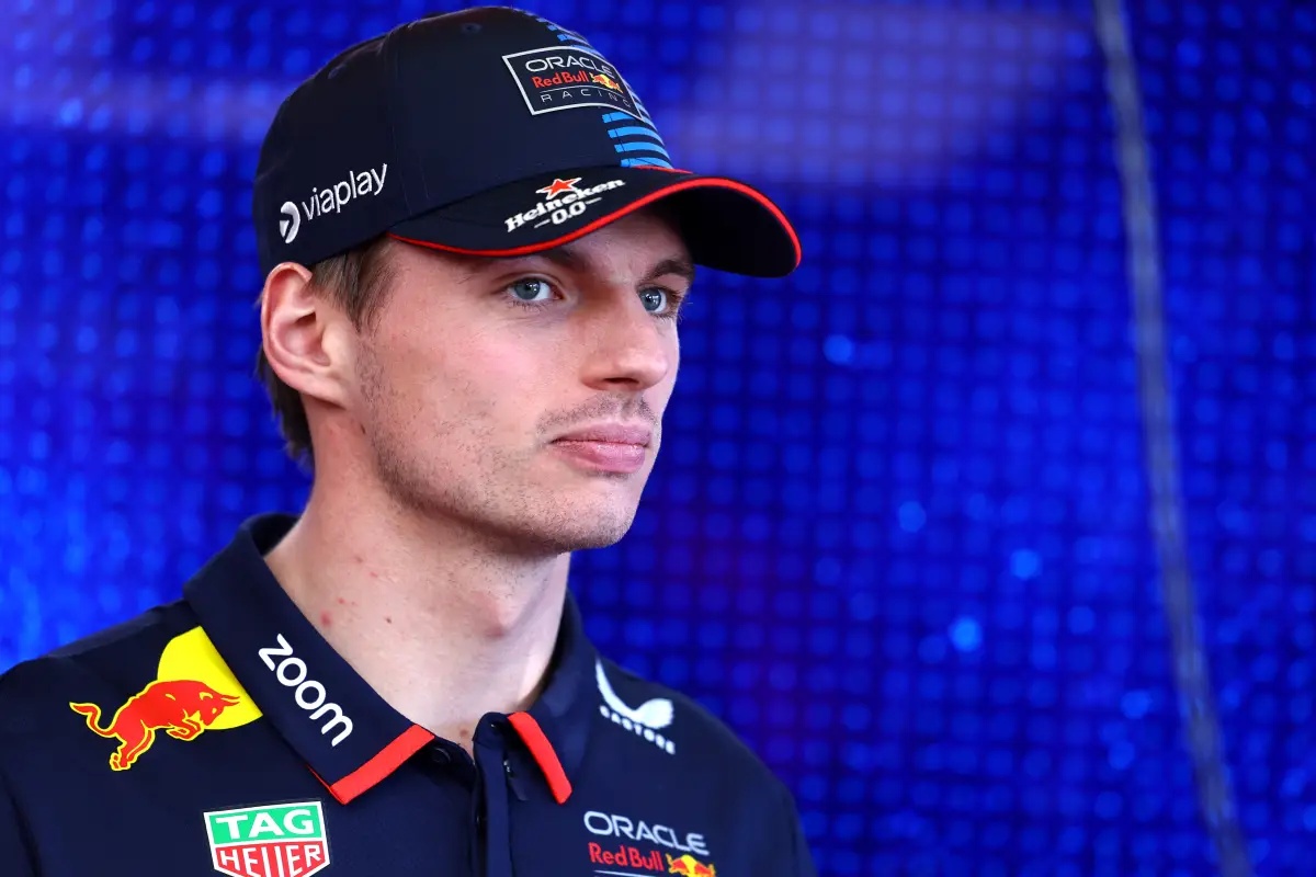 Max Verstappen evita problemas internos de Red Bull