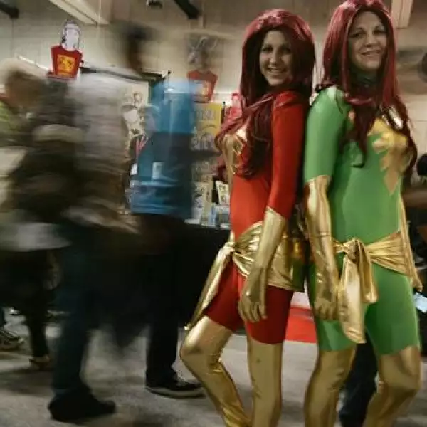 Natalie L. y Karsh Jessica se hacen pasar por Phoenix y Dark Phoenix durante la Comic-Con International