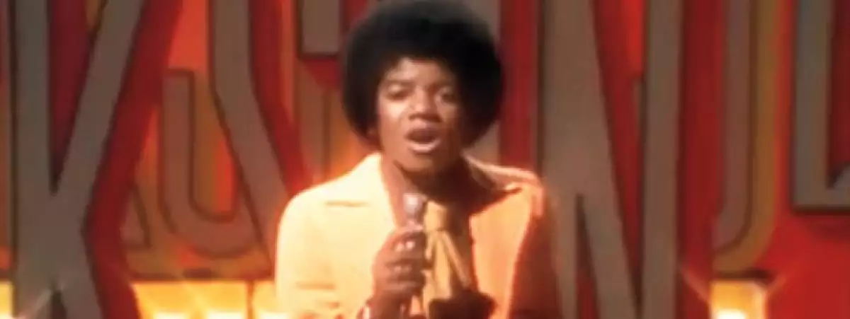 En 1972, a los 13 años, Michael interpreta al canción 'Ben' y logra el reconocimiento unánime de la crítica. Su reinado inicia.