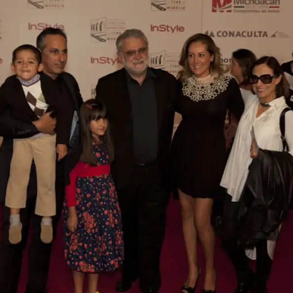 Los actores y madre e hijo, Diana y Julio Bracho llegaron acompañados de su familia a la inauguración del festival.