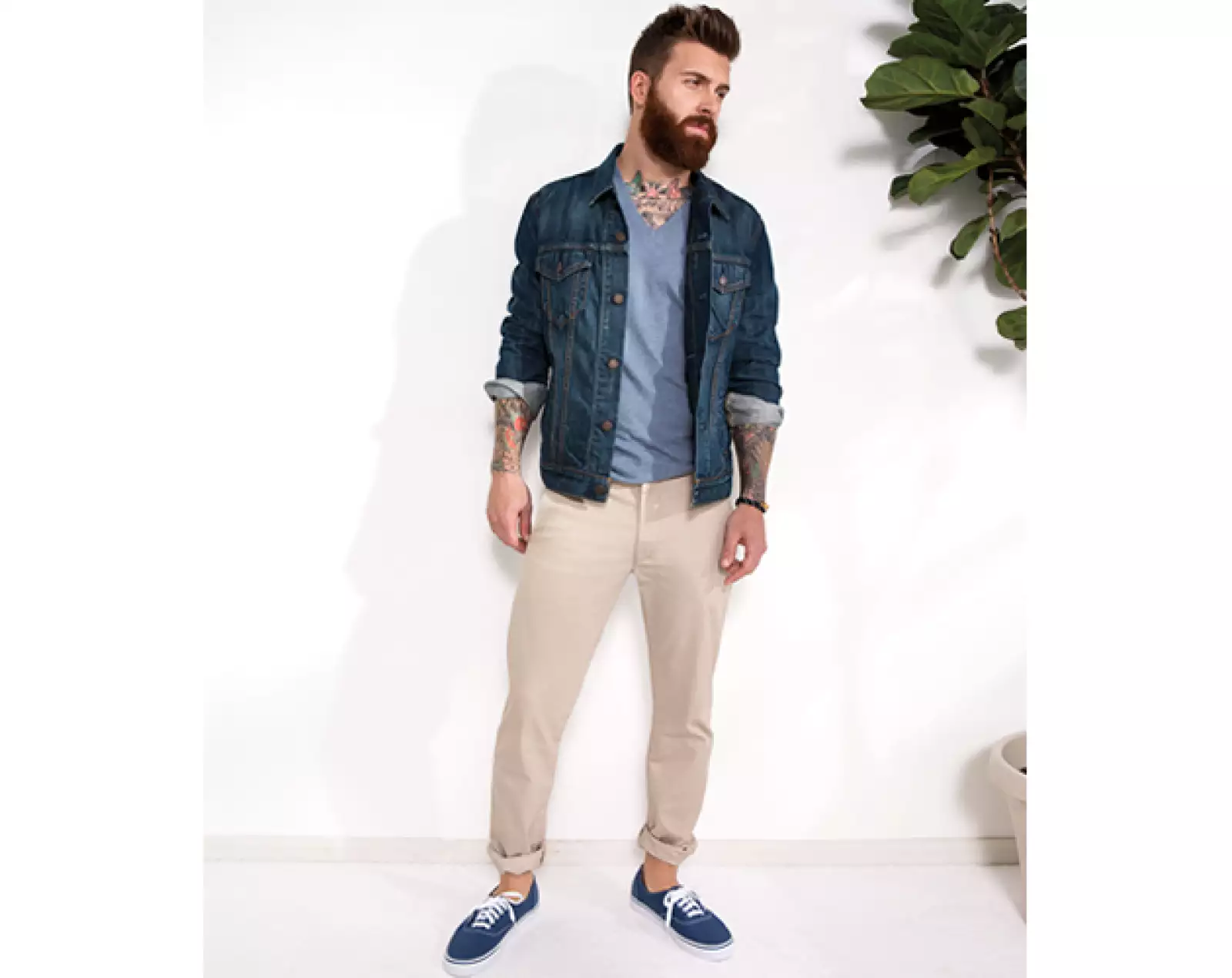 ¿Quieres combinar varios colores? Este look es el ejemplo perfecto de cómo lograrlo sin parecer caja fuerte.