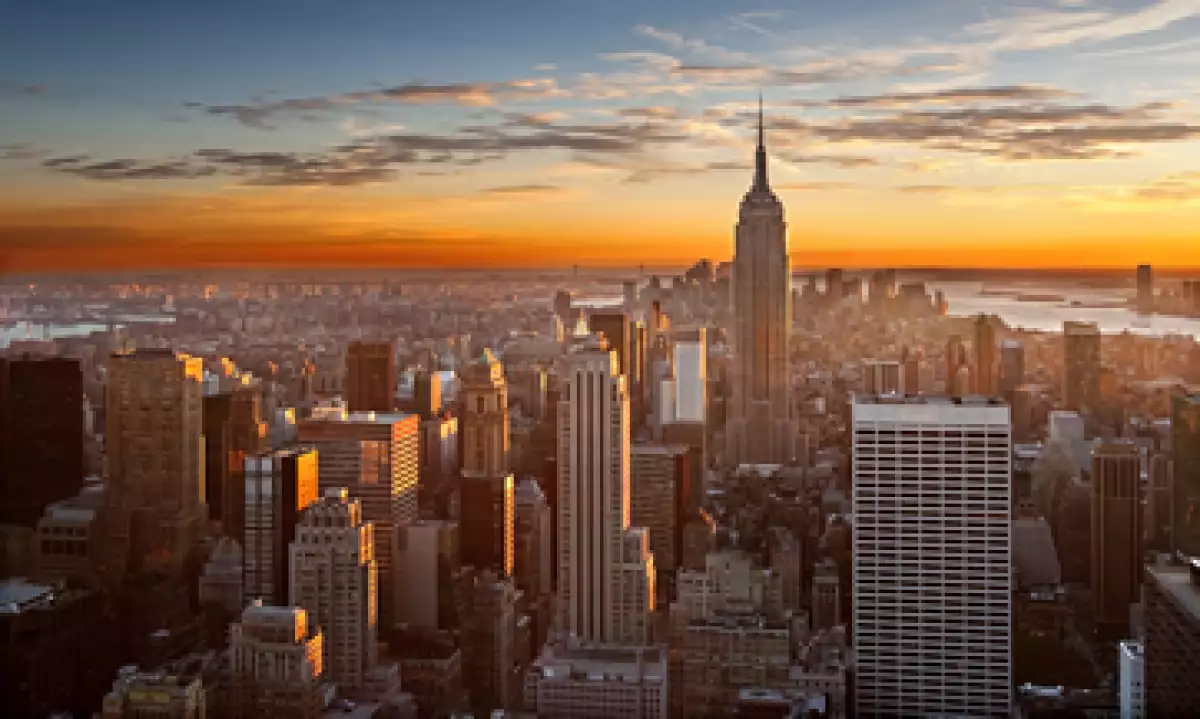 Nueva York, Estados Unidos. El 26 de junio de 2014. Las nubes en