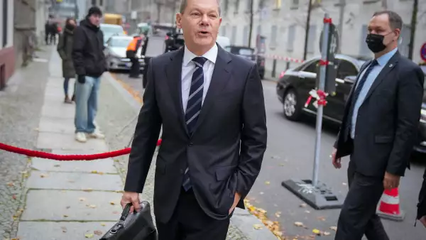 Olaf Scholz, el candidato a canciller del SPD y el ministro federal de finzanzas de Alemania, va llegando a la representación del estado de Hamburgo el 15 de noviembre. 