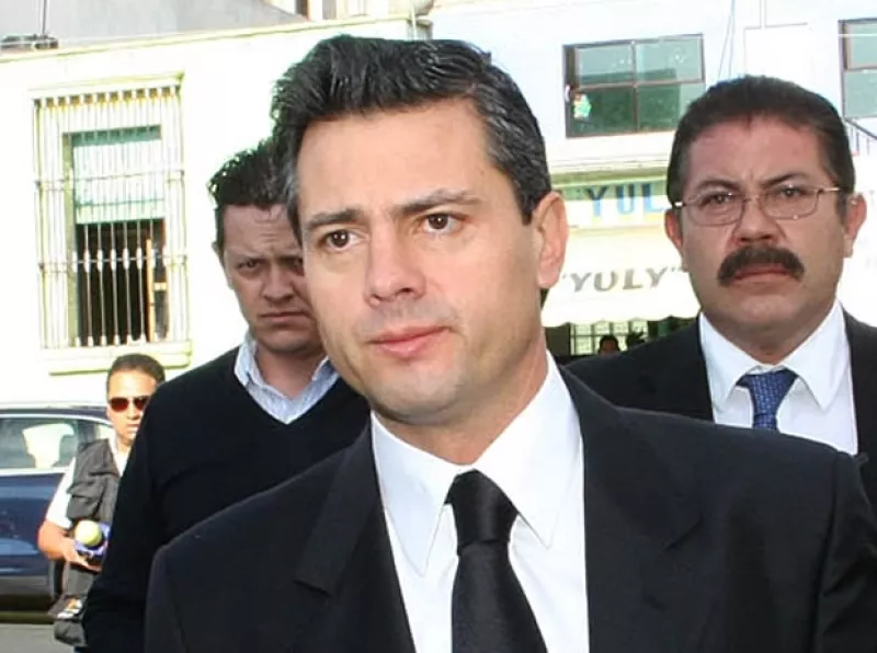 El precandidato presidencial confesó en una entrevista con Katia d´Artigues que en dos ocasiones le fue infiel a su fallecida esposa Mónica Pretelini.