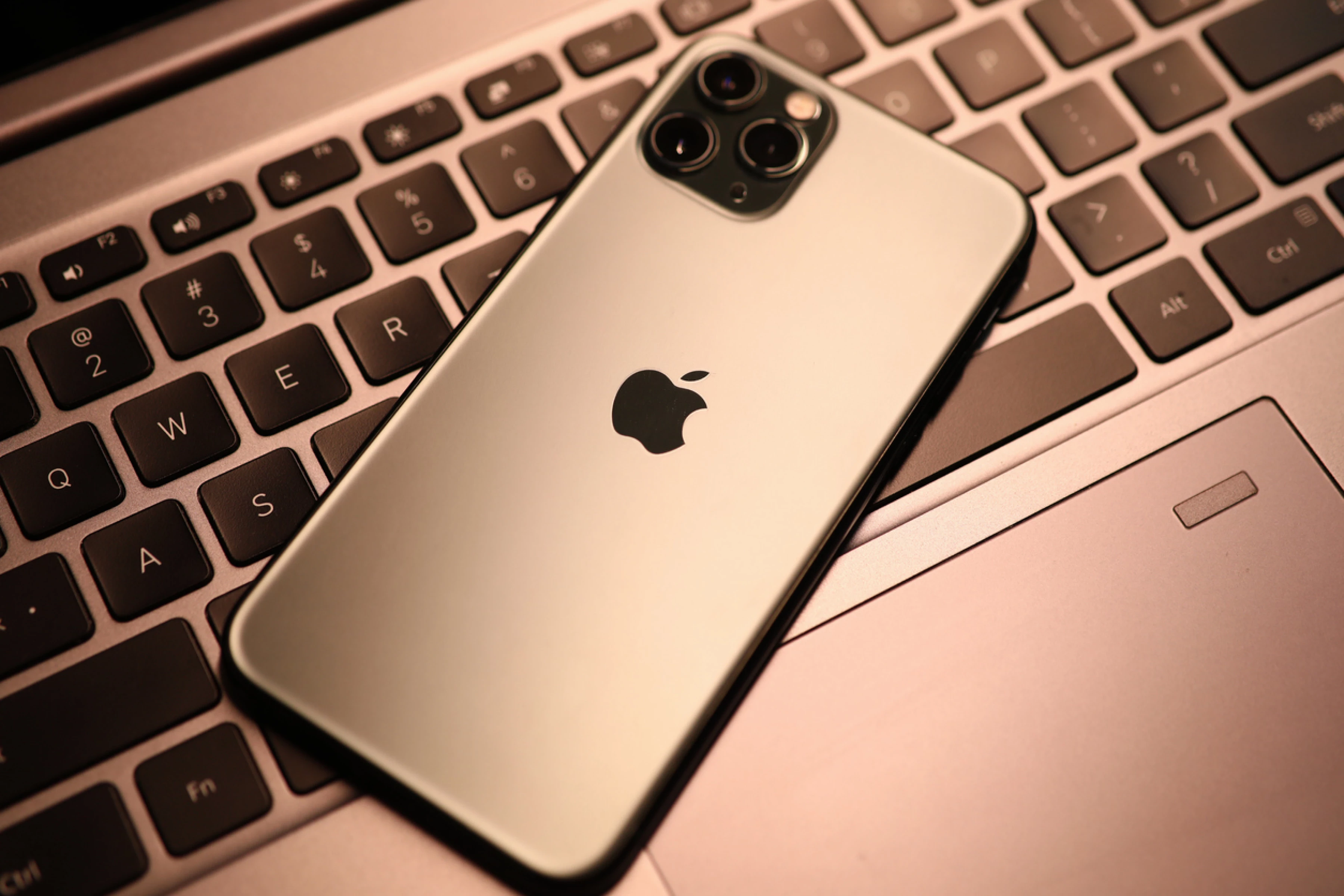 Apple planea mostrar más anuncios en sus apps nativas