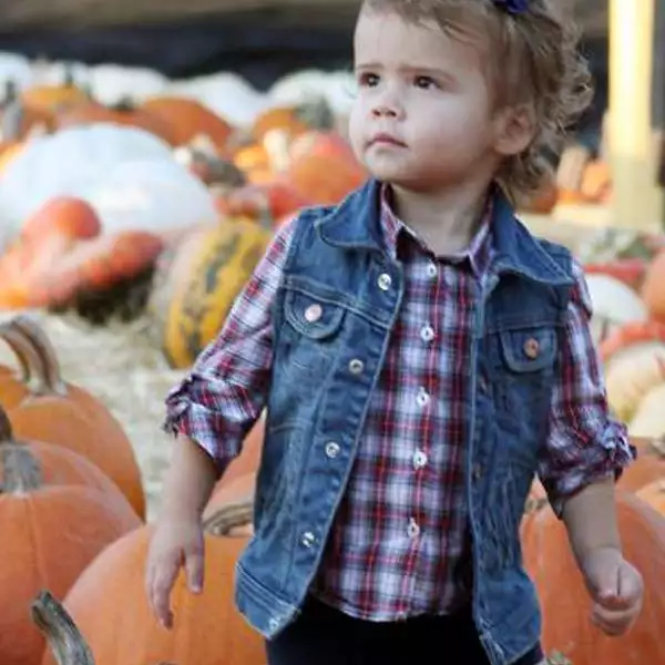 Cualquier lugar es bueno para lucir un outfit campirano.