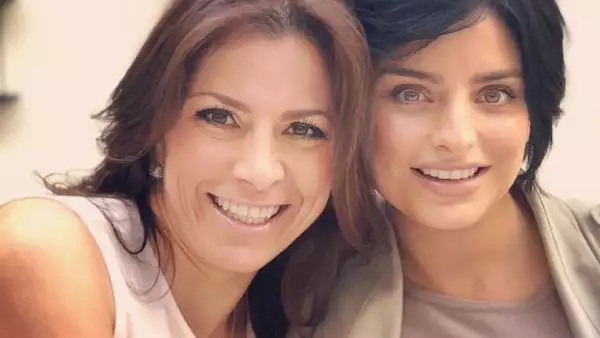 Alessandra Rosaldo y Aislinn Derbez