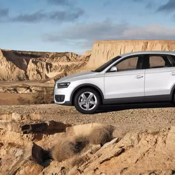 Bajo el capo tiene un motor que entrega más de 170 caballos de fuerza, y un rendimiento de 5.2 litros por cada 100 kilómetros.